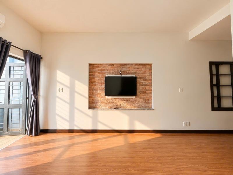 Cho thuê căn hộ 1 phòng ngủ cao cấp 40m2 có ban công, full nội thất -đinh bộ lĩnh, bình thạnh gần ngã tư hàng xanh, ftu, uth, hiu, uef - Ảnh 2