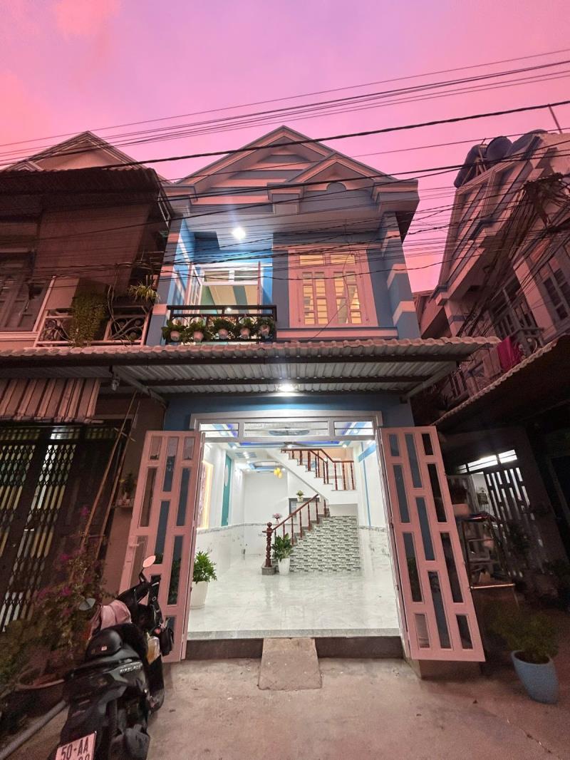 Nhà hẻm oto sân 8m - giá 750 triệu