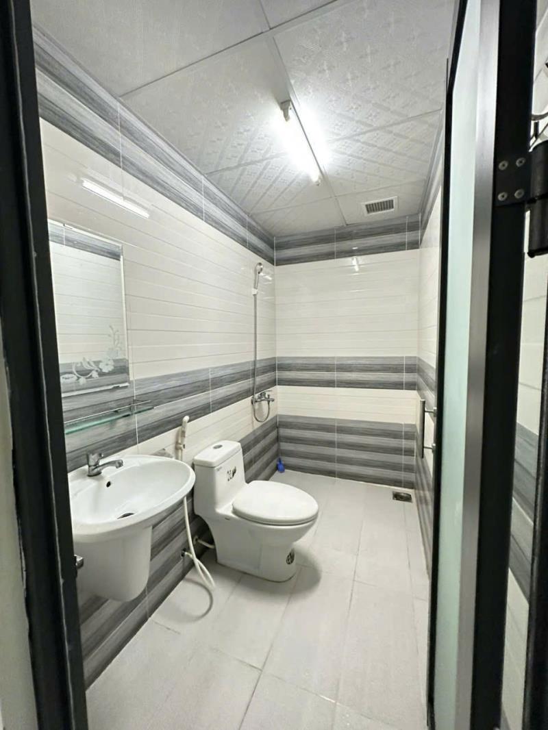 Cho thuê căn hộ ban công đường lê văn sỹ gần chợ nguyễn văn trỗi quận 3 full nội thất - Ảnh 4