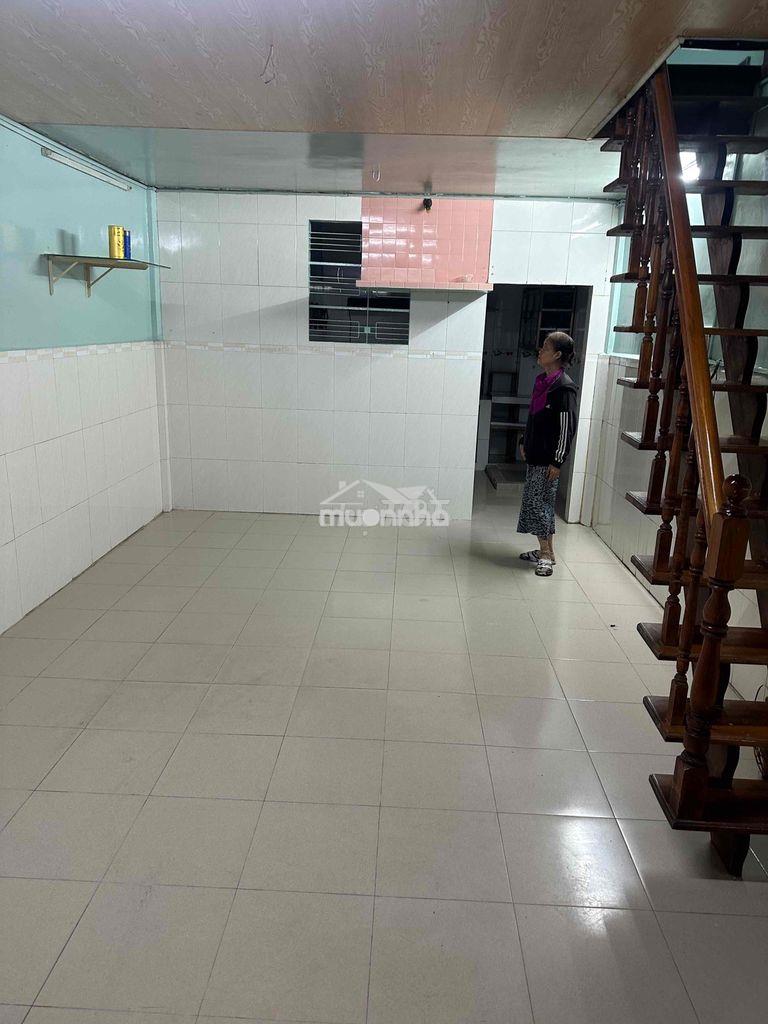 Nhà 1 triệt 1 lầu rộng rãi nhưng trong hẻm nhỏ - Ảnh 2