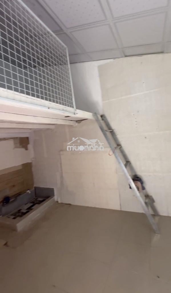 Nhà nguyên căn, 4m x 5m,1 lửng , 1wc, nhà trống suốt, hẻm 2m hậu giang