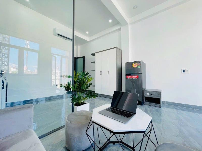 Cho thuê căn hộ tách bếp vách kính, ban công view thành phố, máy giặt riêng – nguyễn xí, bình thạnh tiện đi hàng xanh - Ảnh 2