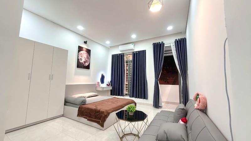 Bạn đang trả 5 - 6 triệu để đổi lấy cảm giác 'trải nghiệm địa ngục trần gian' mỗi ngày?" 🪦🤦♀️ về nhà sau 8 tiếng bị sếp dí, bước chân vào cái phòng tắm ố vàng, chân giẫm lên nền gạch dính rít - Ảnh 4