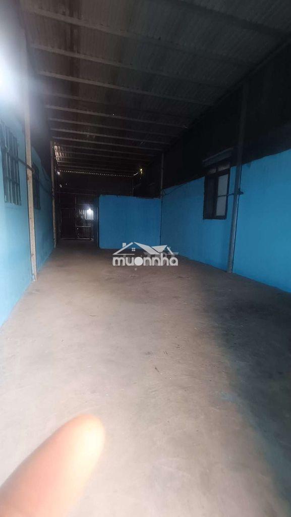Nhà thuê 5*25 có sân đất rộng có 1pn.đừờng kênh  trung ương vĩnh lộc b