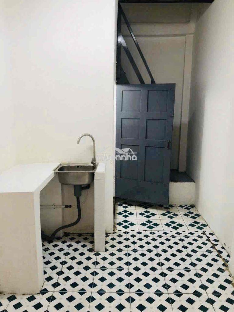Cho thuê nhà trần phú quận 5 21m2 2 tầng chỉ 6 triệu 5