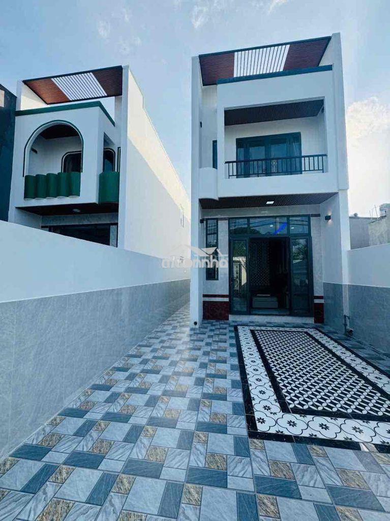 Nhà lầu sân vườn
