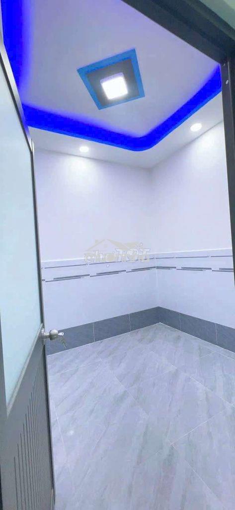 Cho thuê nhà mới
dt 4x16 -3pn -2wc hẻm ba gác
gần chợ đầu mối
