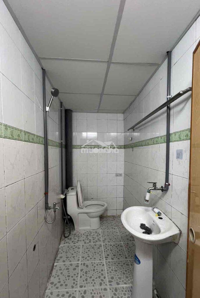 Nhà cấp 4 gác lửng đường 8 gần cây xăng lã xuân oai 2pn 2wc 7tr/th - Ảnh 4