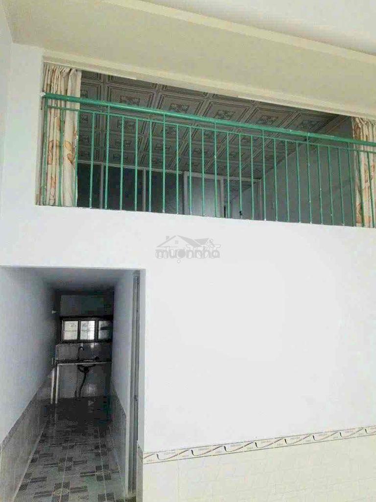 Cho thuê nhà tx 18 q12 giá 5tr /th gần ngã tư ga