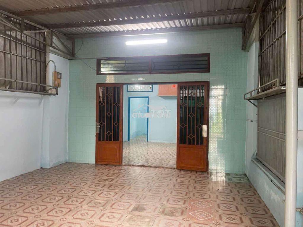 Chỉ 2 tỷ 550 sở hữu ngay hộ khẩu hóc môn 105m2 fun thổ .cấp 4 còn mới - Ảnh 3