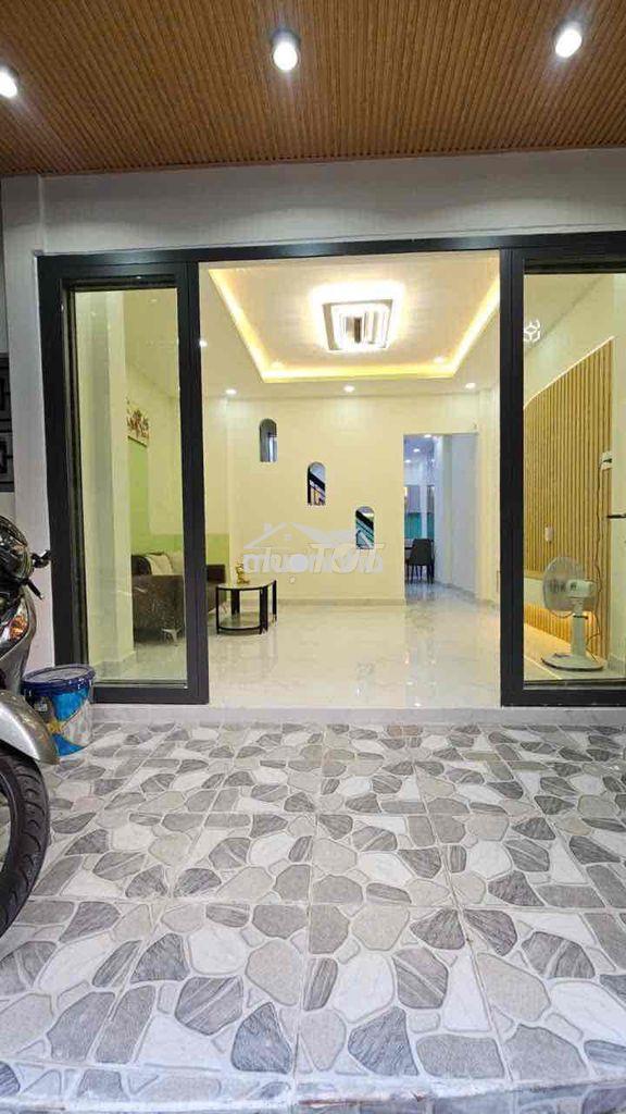 30m ra mặt tiền 3 tầng 4 phòng ngủ sổ hồng riêng - Ảnh 2