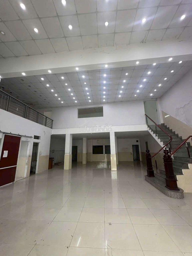 Kho đẹp nền gạch men gò xoài 270m2