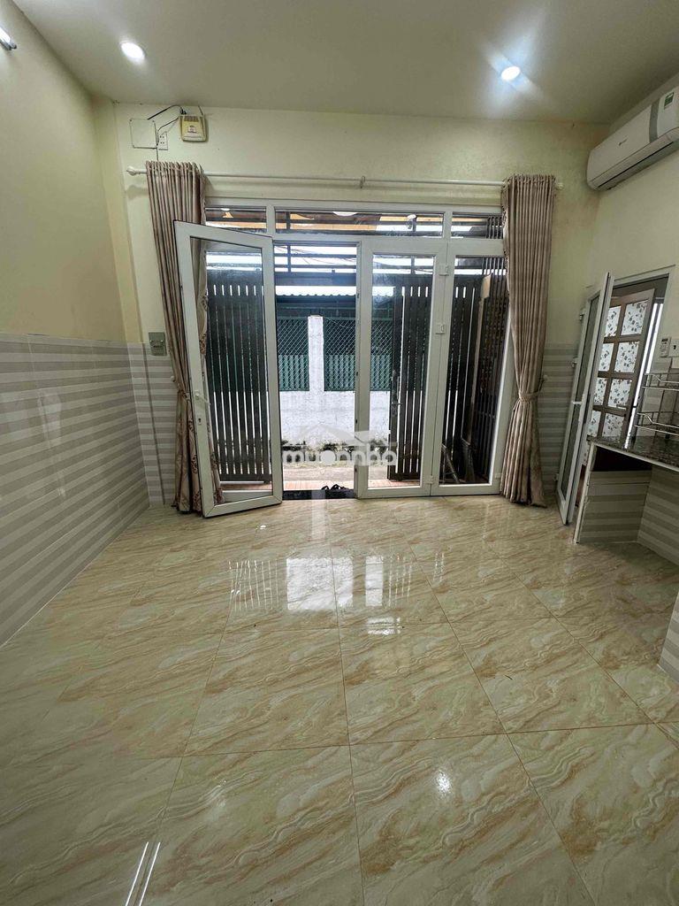 Cho thuê phòng trệt 27 m2 cmt8 quận 10