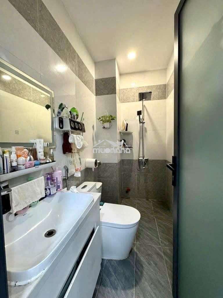 Nhà đẹp nội thất đầy đủ, 3pn, đường xe hơi, khu an  ninh - Ảnh 3