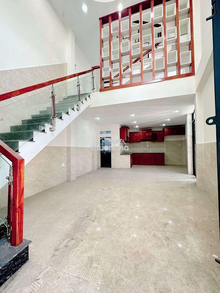 Gần nhà máy bia ht45 có 4pn 4wc căn góc thoáng, gần gvap