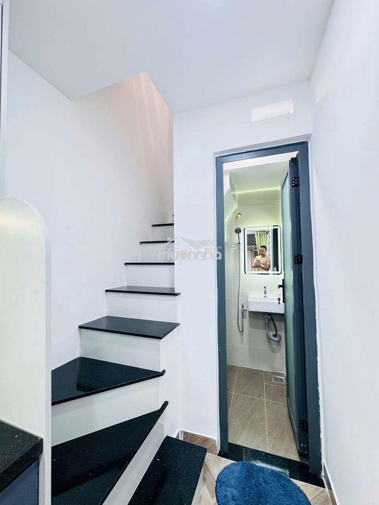Nhà mới sửa. sân rộng. 2pn 2wc ngay ngã tư phú nhuận - Ảnh 4