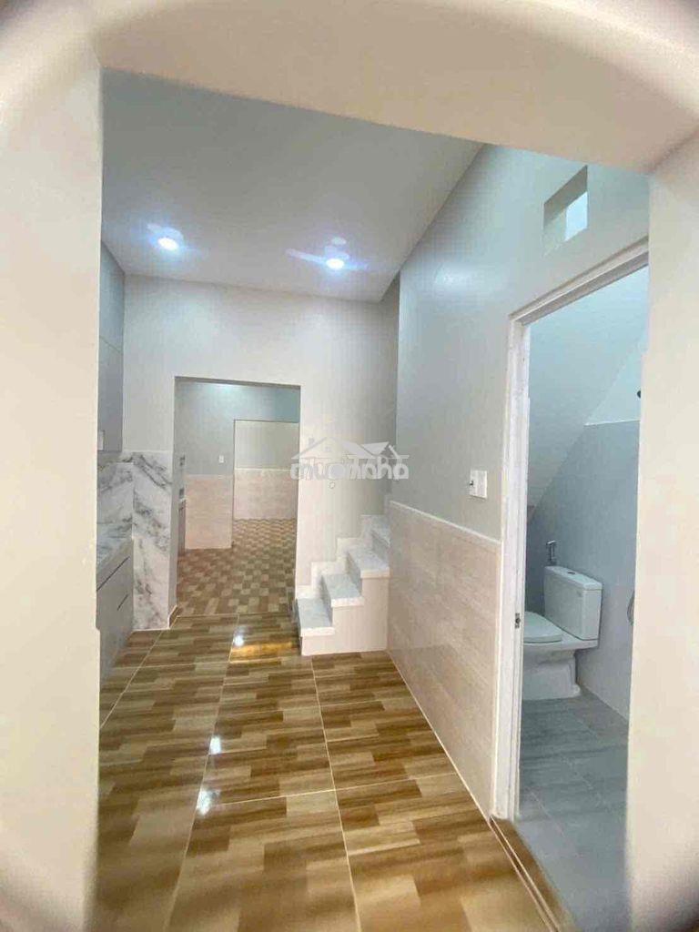 Nhà 3 tầng lầu gồm 7 phòng ngủ kết hợp cho đại gia đình nhiều thế hệ . - Ảnh 4