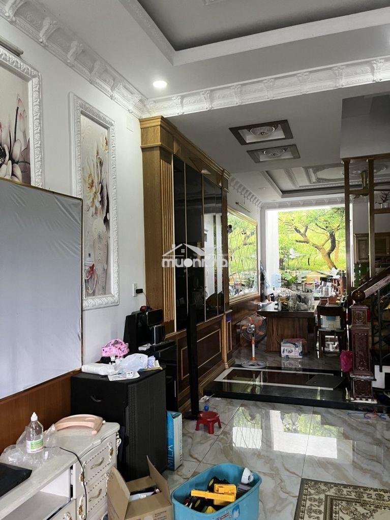 Nhà 4 tầng – 4pn – đường 10m vỉa hè 3m – cách phan văn hớn chỉ 100m