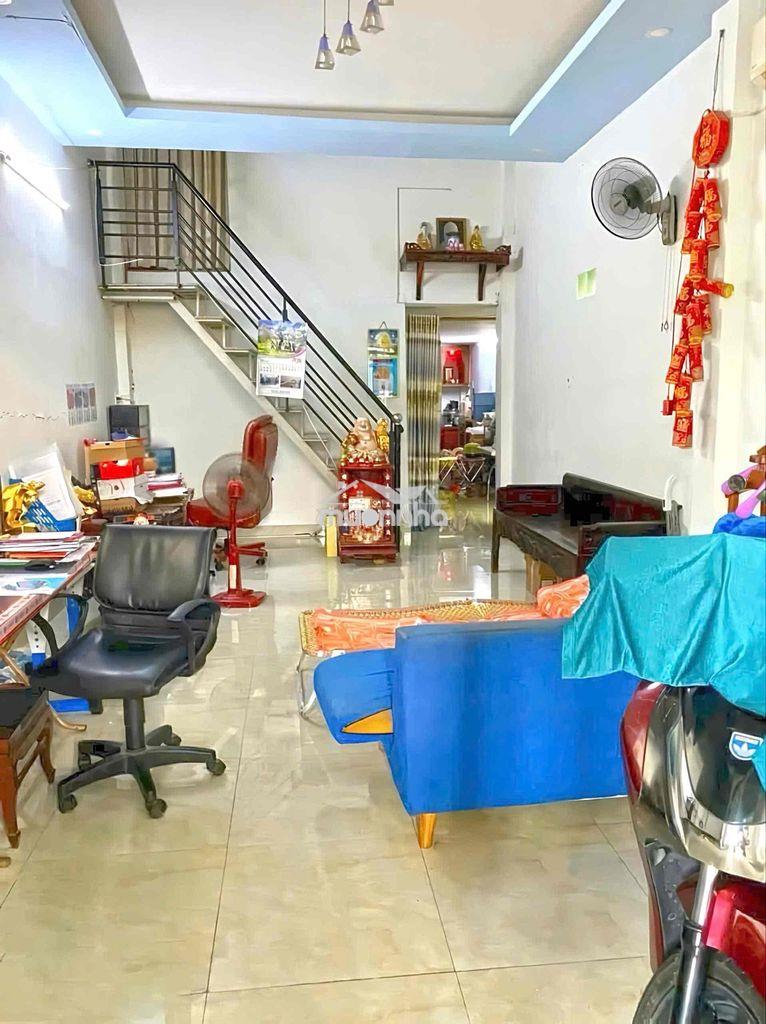 Bán nhà 2 tầng ngang 5x18m - 70m ra mt gò ô môi quận 7 chỉ 5,5 tỷ tl - Ảnh 2