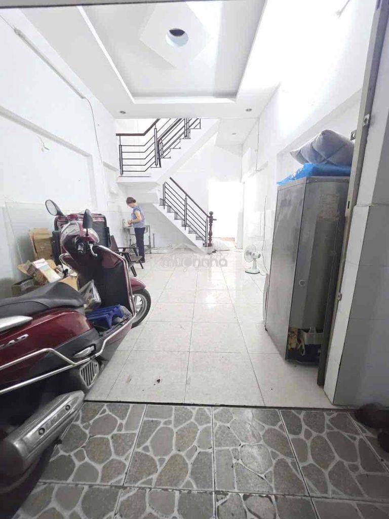 Nhà 4x10 lý chính thắng. hẻm xe hơi