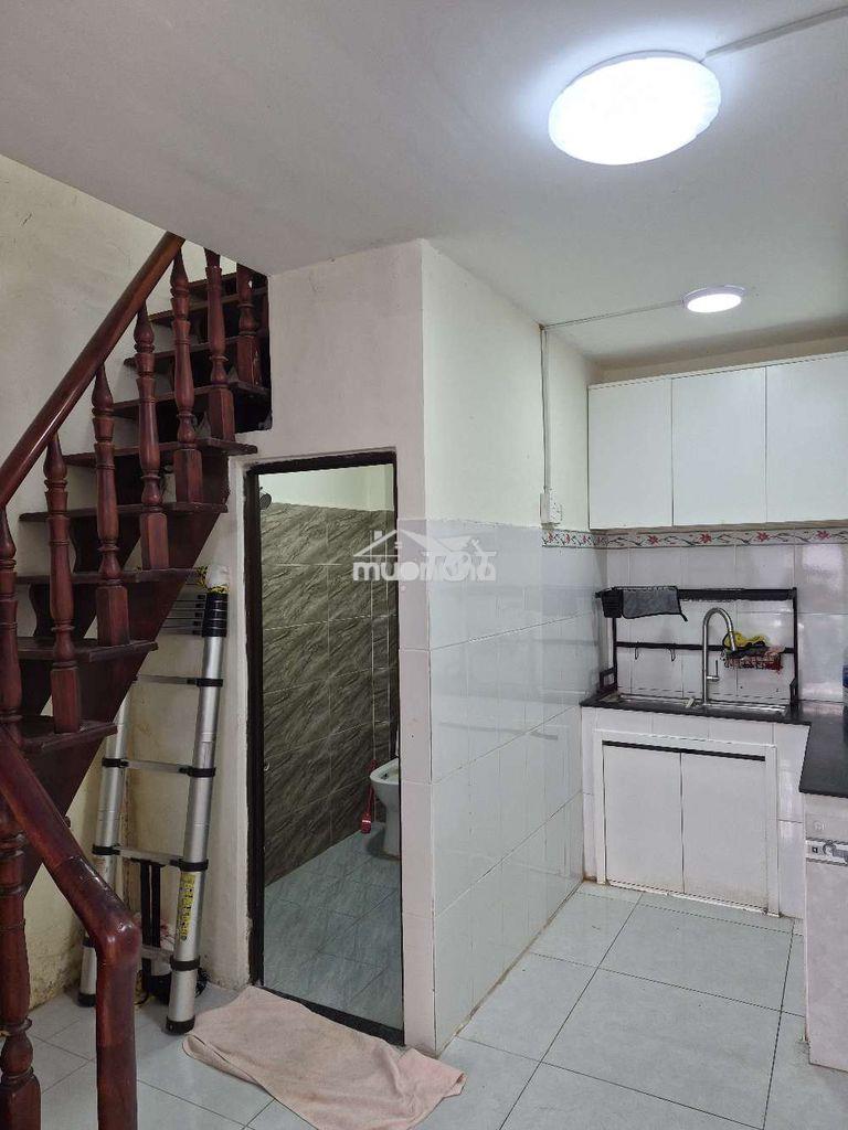 Nhà nhỏ sạch sẽ ,hẻm an ninh yên tĩnh, thuê ở gđ ,kdol,làm nghề ,kho - Ảnh 2