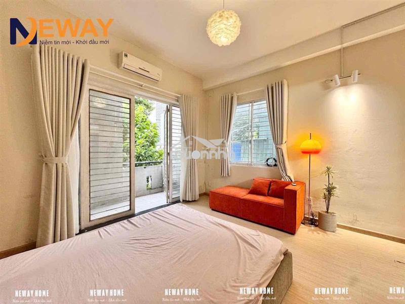 Căn hộ 1 phòng ngủ ban công mặt tiền đường sát ulaw gần cầu khánh hội